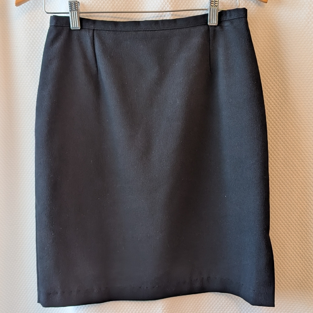 Black pencil above knee skirt size M (measurements below)